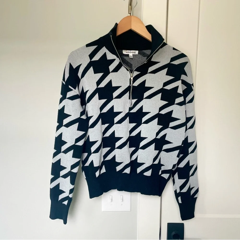 Vigoss Houndstooth Quarter-Zip Cropped Sweater - Size Medium - Black & Grey